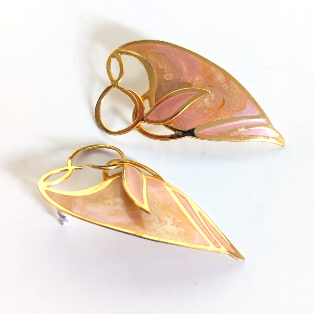 Vintage Gold Tone Whimsy Ornate Pointed Pink Enamel Romantic Post Earrings
